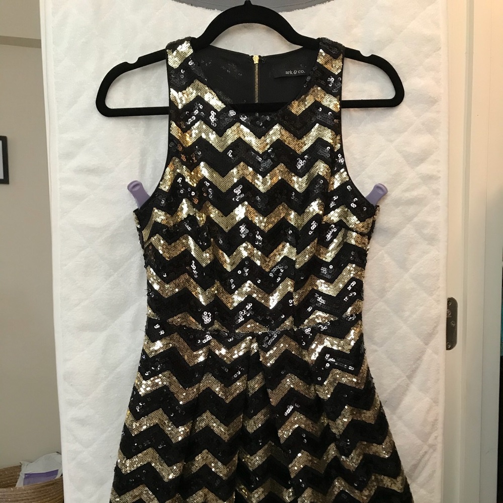 Black and gold Ark & Co. sequined party dress